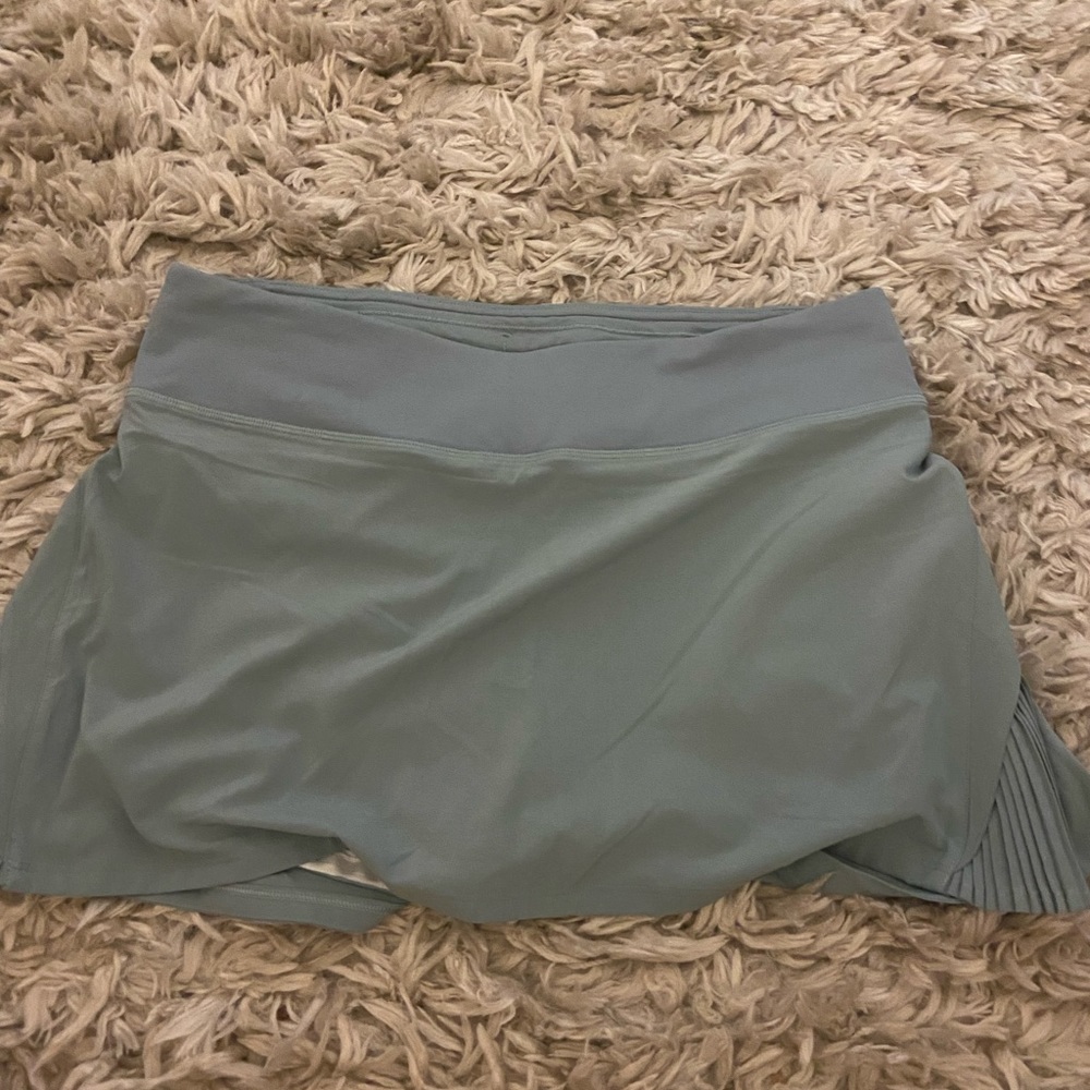 BRAND NEW LULULEMON PLAY OFF THE PLEATS MID RISE SKIRT
